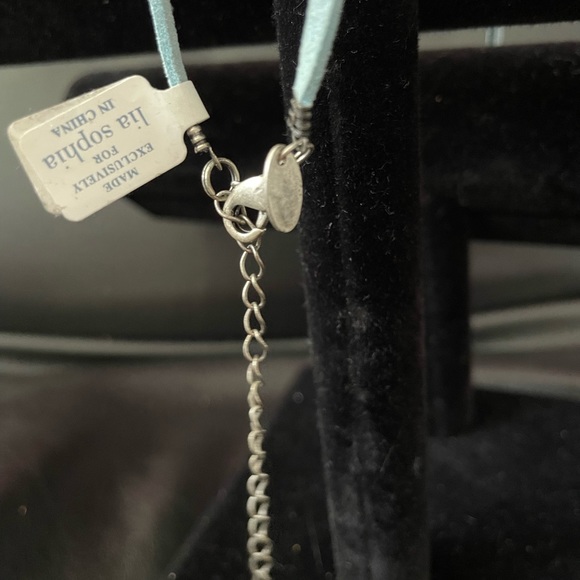 Lia Sophia Flower necklace - Picture 3 of 5